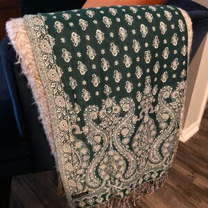 Green & White Paisley Reversible Pashmina